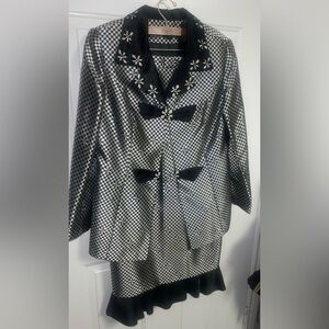 Donna Vinci Elegant Black and White Women's suit skirt and  blazer